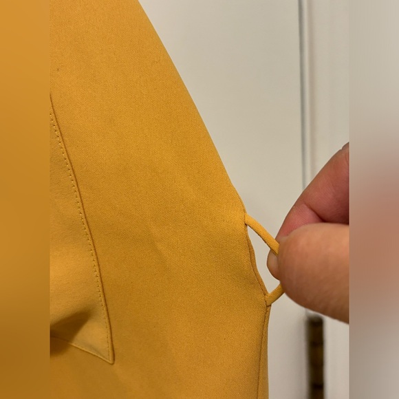 Aritzia Wilfred - Flowy Mustard Blouse. Size L - Picture 6 of 10